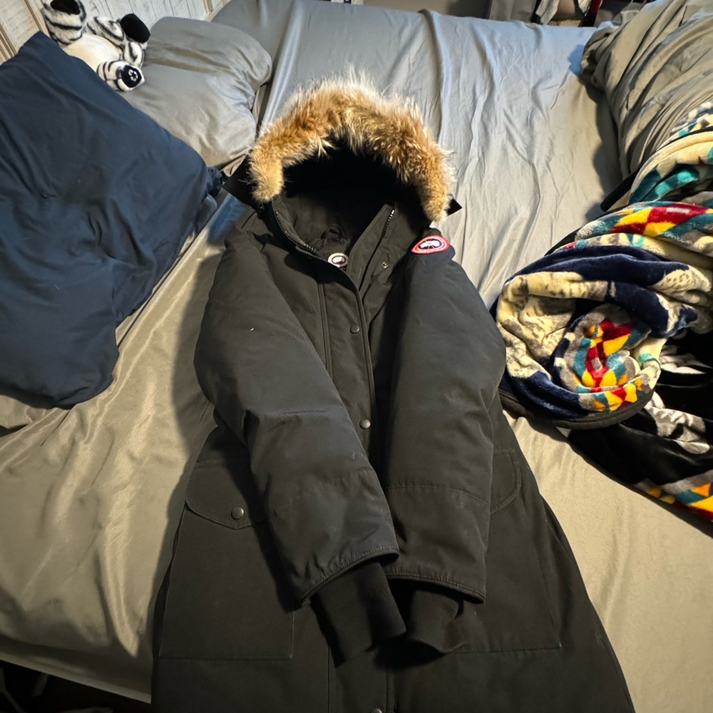 Women’s Canada Goose Trillium Size S black jacket.